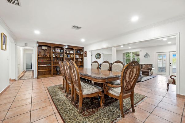 Dining room, Interior, Recessed Lighting