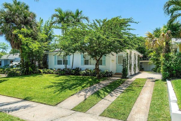 Backyard, Exterior, Facade, Ranch