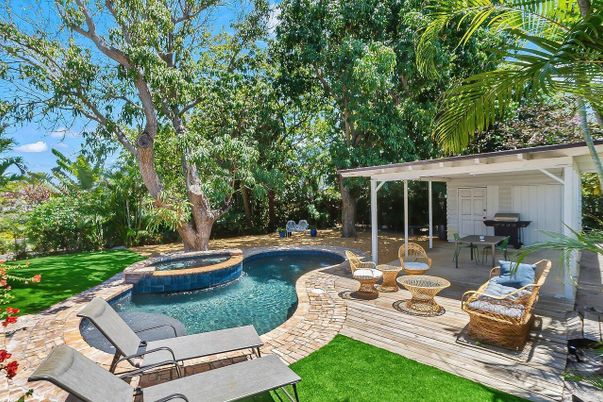 Exterior, Pool
