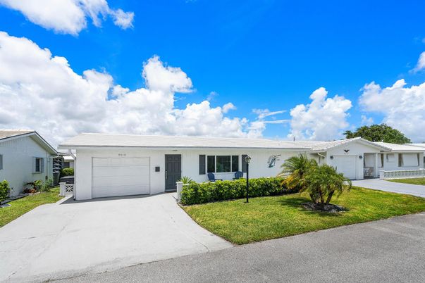 Attached, Exterior, Facade, Ranch