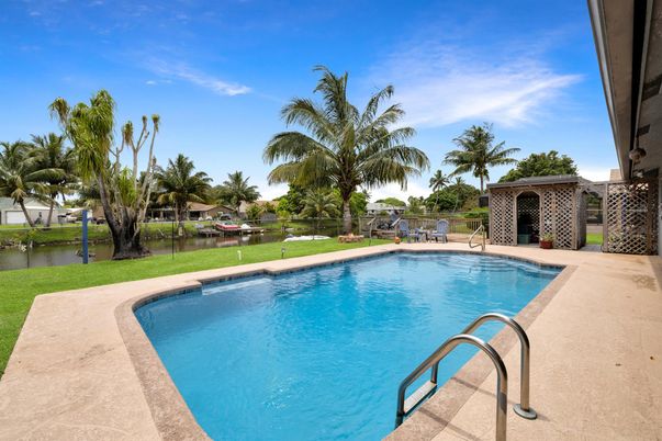 Exterior, Pool, Water