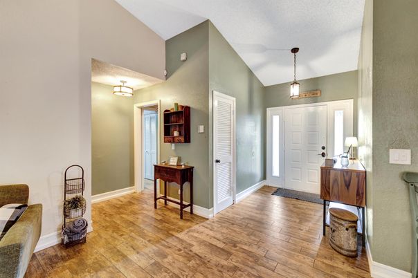 Interior, Pendant Lights, Wood Texture Flooring