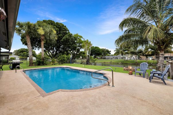 Exterior, Pool