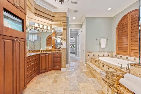Bathroom, Dual Sink Vanities, Interior, Recessed Lighting
