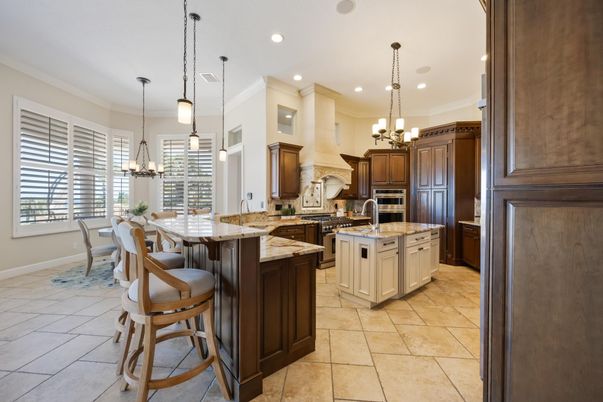 Chandelier, Dining room, Interior, Kitchen, Pendant Lights, Recessed Lighting, Stainless Steel Appliances