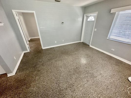 Empty room, Interior