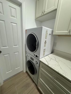 Interior, Washer, Wood Texture Flooring