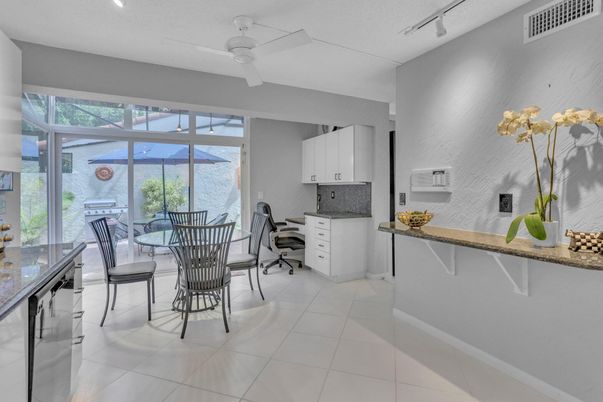 Dining room, Interior, Kitchen, Recessed Lighting