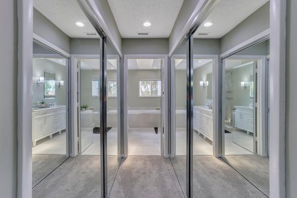 Bathroom, Dual Sink Vanities, Interior, Recessed Lighting