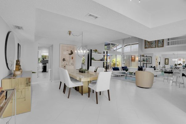 Chandelier, Dining room, Interior, Living room, Pendant Lights
