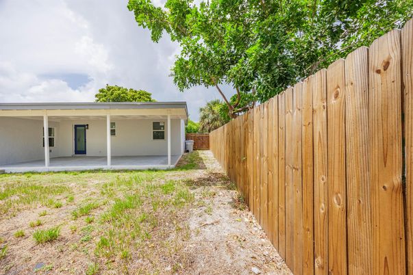Backyard, Exterior
