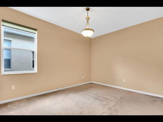 Empty room, Interior, Pendant Lights