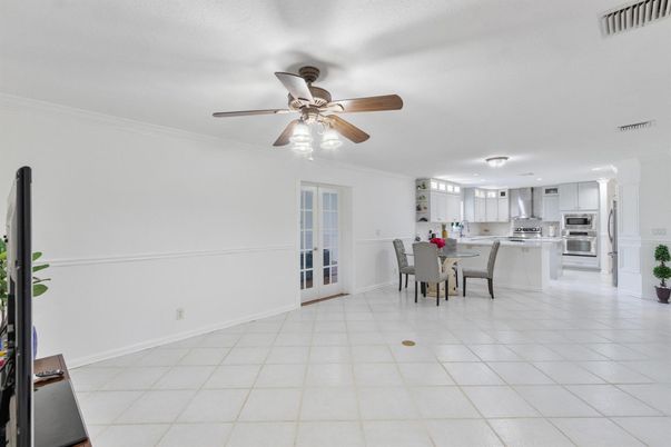 Dining room, Interior, Kitchen, Stainless Steel Appliances