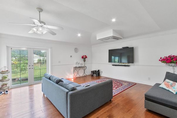 Interior, Living room, Recessed Lighting, Wood Texture Flooring