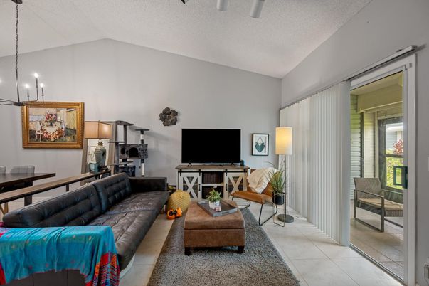 Dining room, Interior, Living room, Pendant Lights