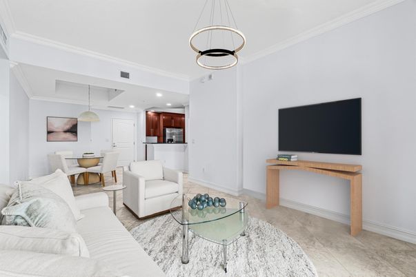 Dining room, Interior, Kitchen, Living room, Pendant Lights, Recessed Lighting, Stainless Steel Appliances