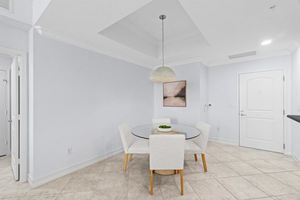 Dining room, Interior, Pendant Lights, Recessed Lighting