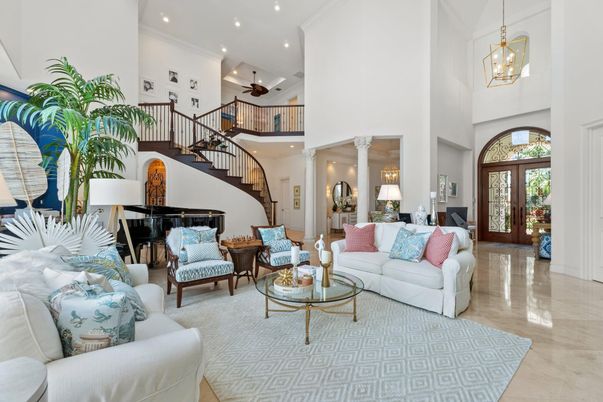 Interior, Living room, Pendant Lights, Piano, Recessed Lighting