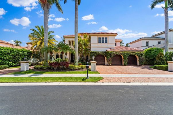 Attached, Exterior, Facade, Mediterranean