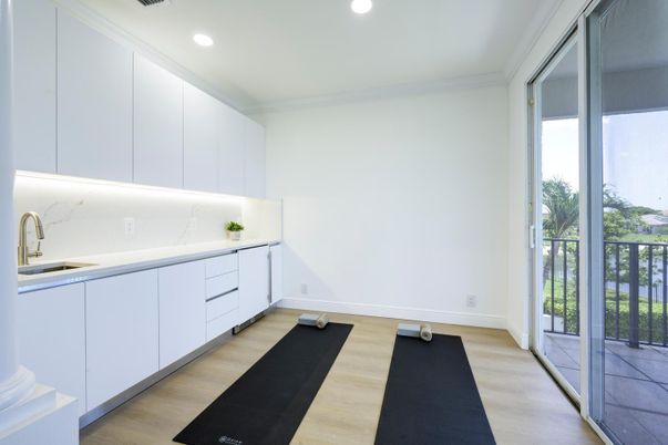 Interior, Recessed Lighting, Wood Texture Flooring