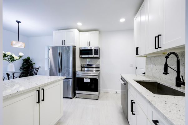 Dining room, Interior, Kitchen, Pendant Lights, Recessed Lighting, Stainless Steel Appliances