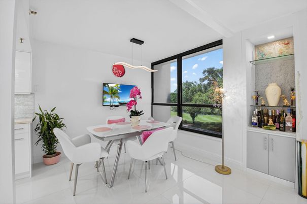 Dining room, Interior, Pendant Lights, Recessed Lighting