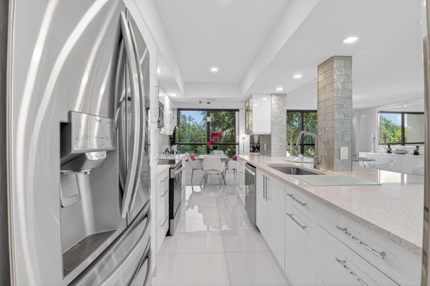 Dining room, Interior, Kitchen, Recessed Lighting, Stainless Steel Appliances