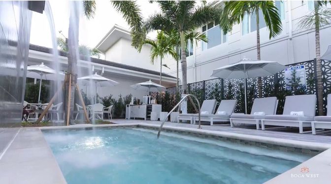 Exterior, Pool