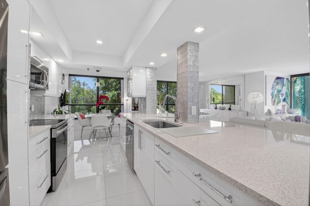 Dining room, Interior, Kitchen, Recessed Lighting, Stainless Steel Appliances