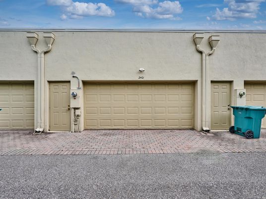 Detached Garage, Exterior