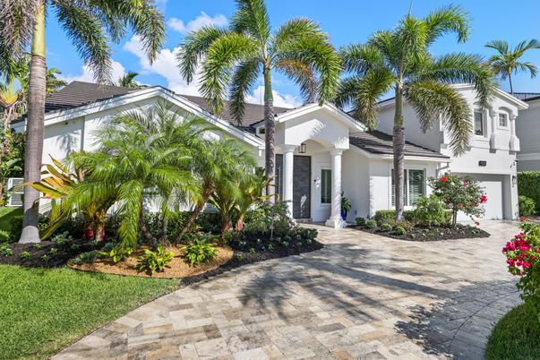 Attached, Exterior, Facade, Mediterranean