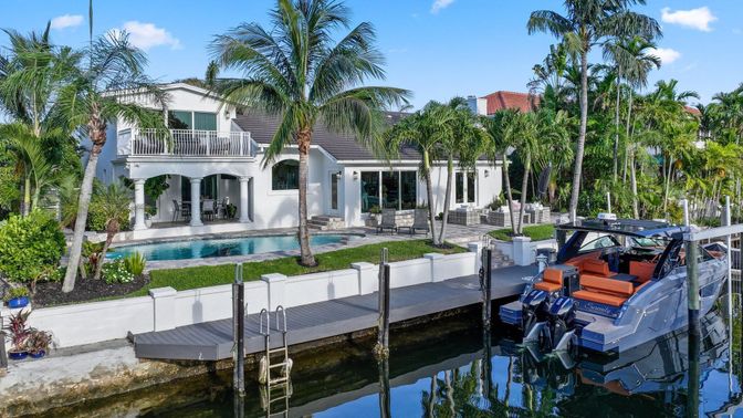Exterior, Pool, Water