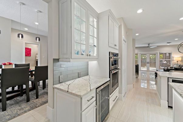 Dining room, Interior, Kitchen, Pendant Lights, Recessed Lighting, Stainless Steel Appliances