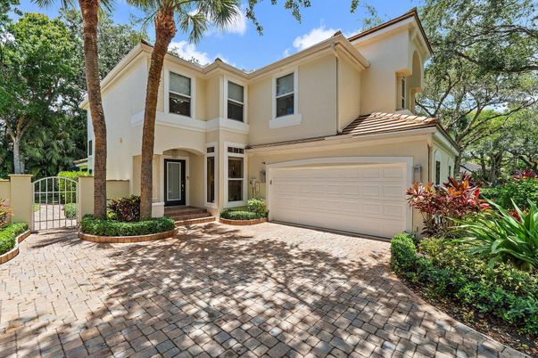 Attached, Exterior, Facade, Mediterranean