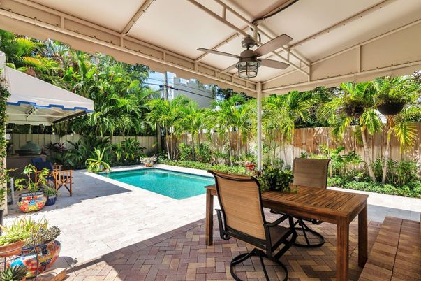 Exterior, Pool
