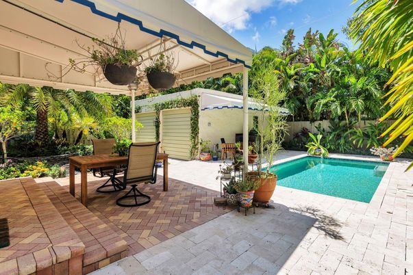 Exterior, Pool