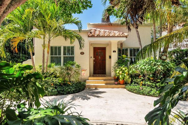 Exterior, Facade, Spanish Mediterranean