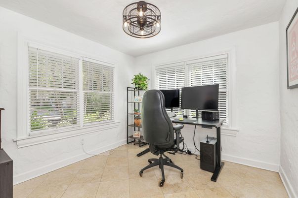 Home Office, Interior