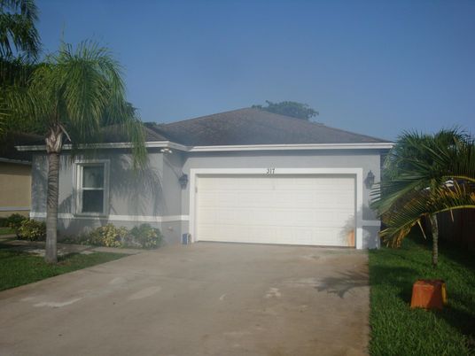Attached, Exterior, Facade, Mediterranean