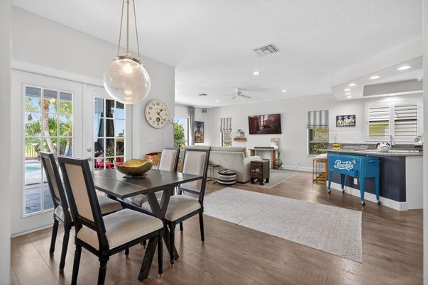 Dining room, Interior, Living room, Pendant Lights, Recessed Lighting, Wood Texture Flooring