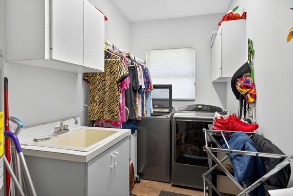 Interior, Washer, Wood Texture Flooring