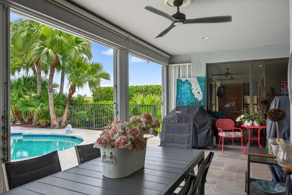 Interior, Pool, Recessed Lighting, Sun Room