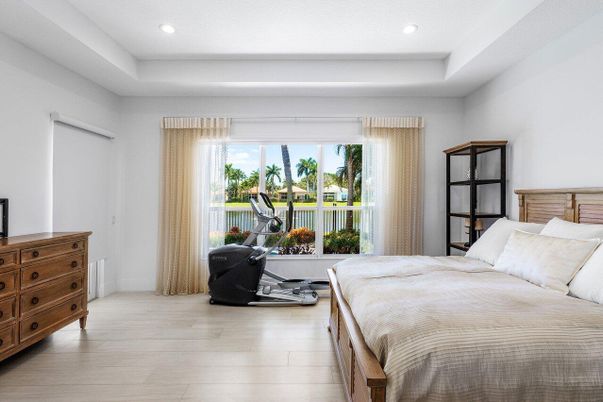 Bedroom, Fitness Equipment, Interior, Recessed Lighting, Water, Wood Texture Flooring