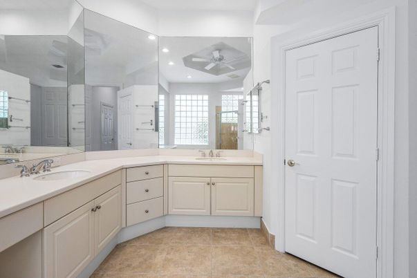 Bathroom, Dual Sink Vanities, Interior, Recessed Lighting