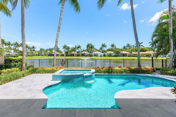 Exterior, Pool, Water