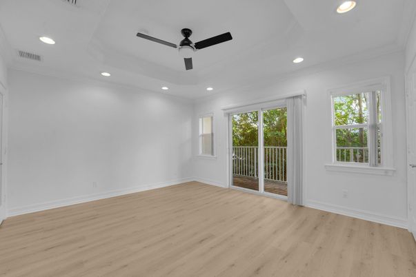 Empty room, Interior, Recessed Lighting, Wood Texture Flooring