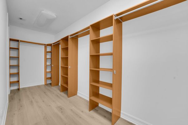 Interior, Walk-in Closets, Wood Texture Flooring