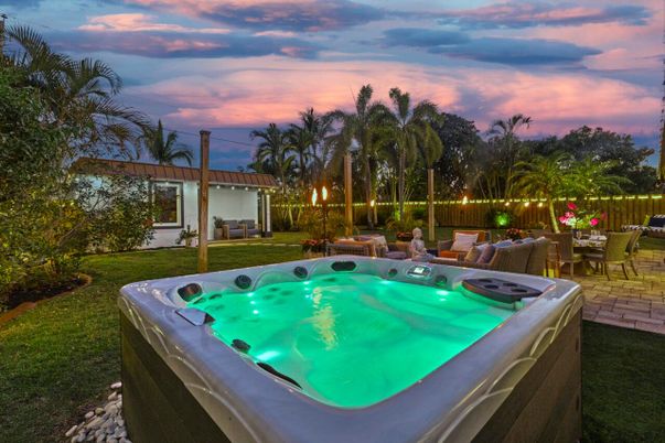 Exterior, Hot Tub