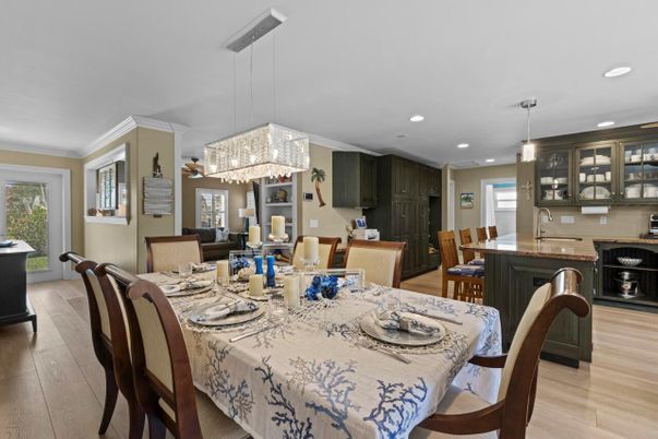 Chandelier, Dining room, Interior, Kitchen, Pendant Lights, Recessed Lighting, Wood Texture Flooring