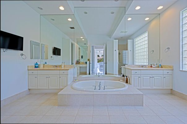 Bathroom, Dual Sink Vanities, Interior, Recessed Lighting